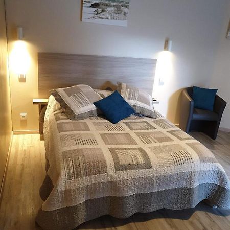 Au Petit Bonheur Bed & Breakfast Saint-Martin-du-Frene Bagian luar foto