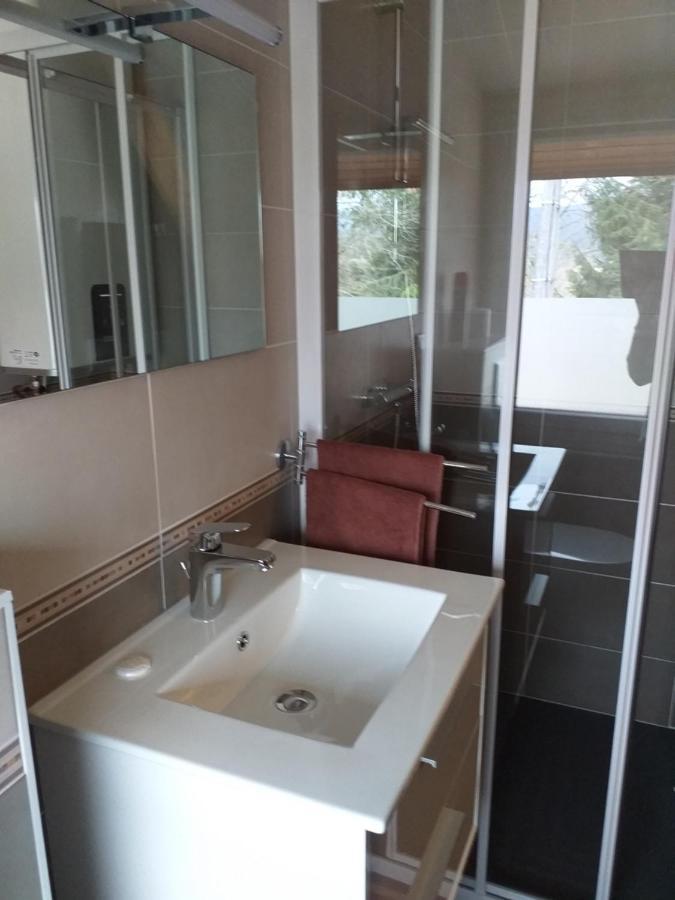 Au Petit Bonheur Bed & Breakfast Saint-Martin-du-Frene Bagian luar foto
