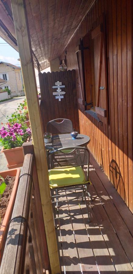 Au Petit Bonheur Bed & Breakfast Saint-Martin-du-Frene Bagian luar foto