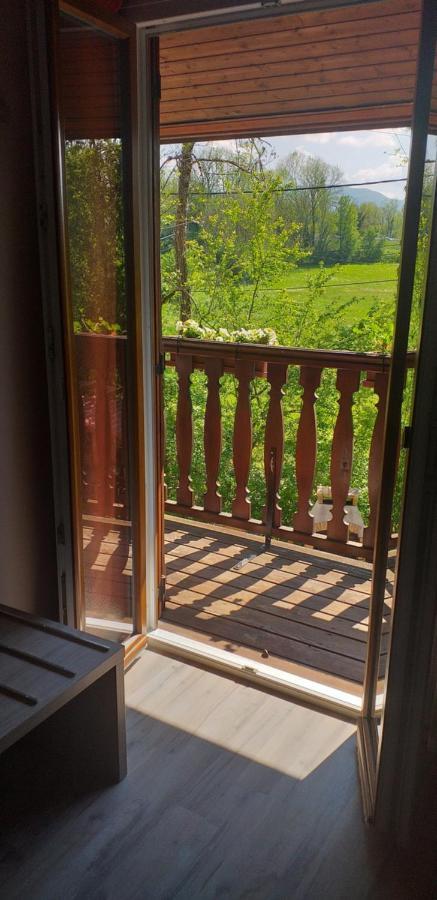 Au Petit Bonheur Bed & Breakfast Saint-Martin-du-Frene Bagian luar foto
