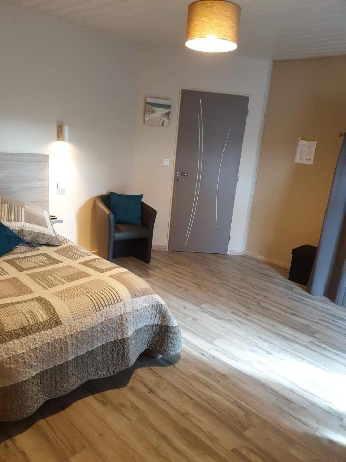 Au Petit Bonheur Bed & Breakfast Saint-Martin-du-Frene Bagian luar foto