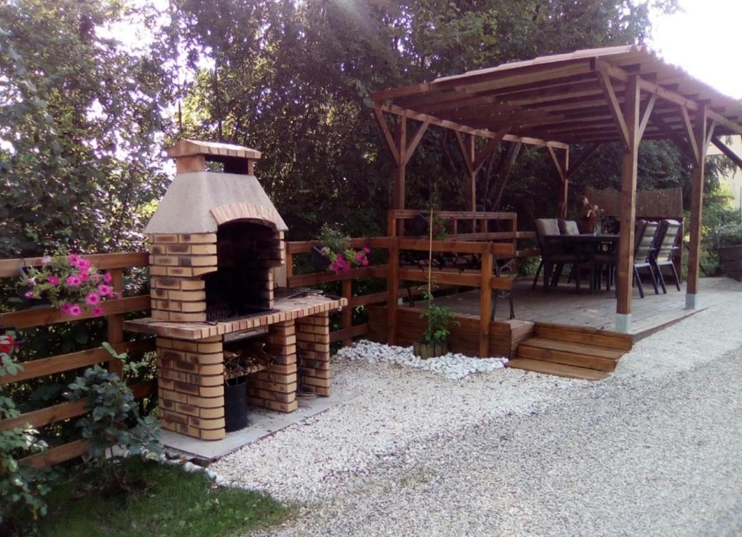 Au Petit Bonheur Bed & Breakfast Saint-Martin-du-Frene Bagian luar foto